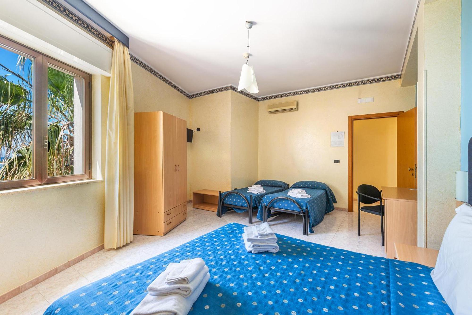 פורטו צ'זראו Hotel Il Riccio מראה חיצוני תמונה