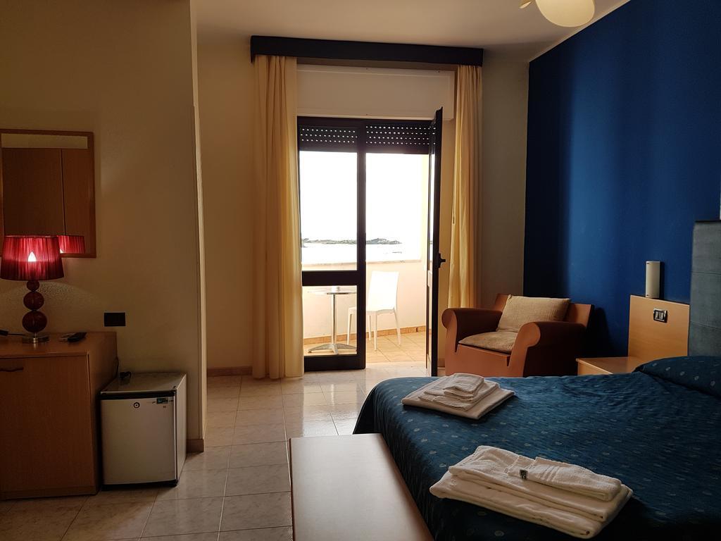 פורטו צ'זראו Hotel Il Riccio מראה חיצוני תמונה