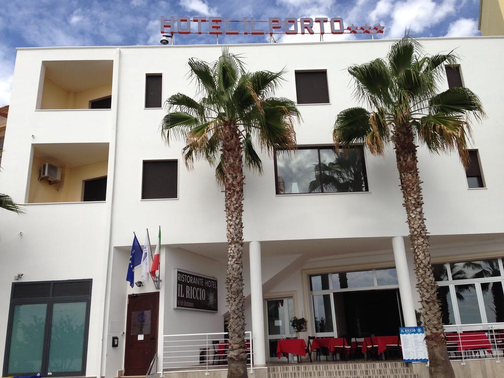 פורטו צ'זראו Hotel Il Riccio מראה חיצוני תמונה