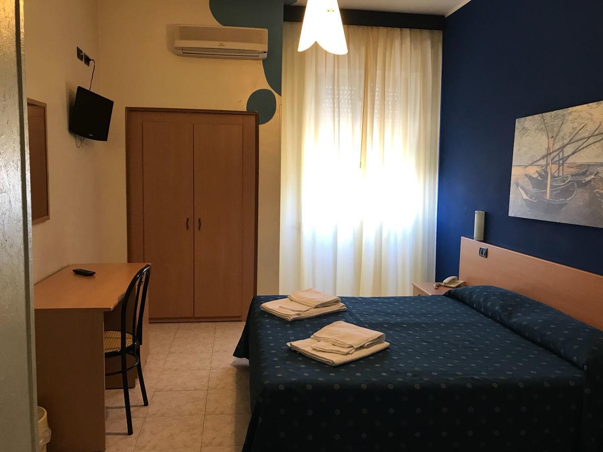 פורטו צ'זראו Hotel Il Riccio מראה חיצוני תמונה
