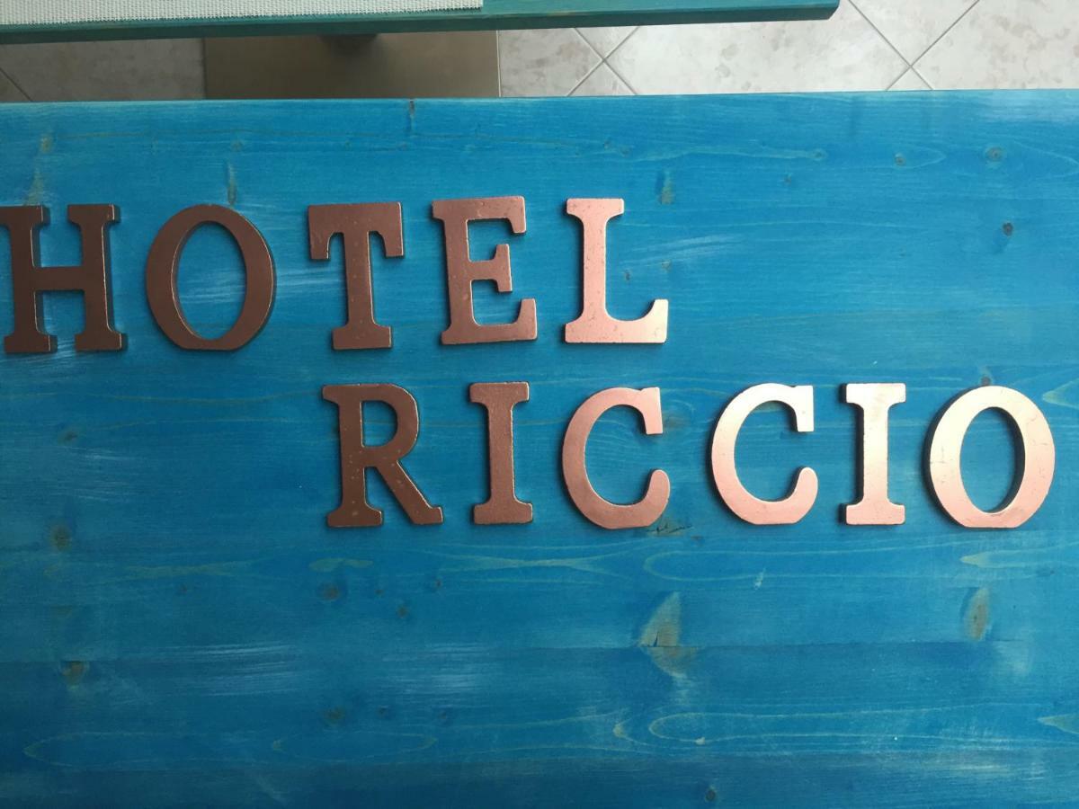פורטו צ'זראו Hotel Il Riccio מראה חיצוני תמונה